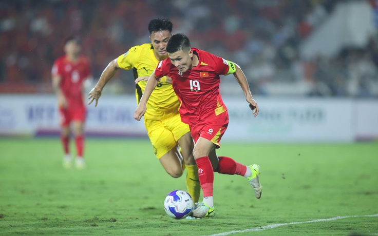 Ông Kim Sang-sik đau đầu tìm tiền vệ đánh chặn cho đội tuyển Việt Nam