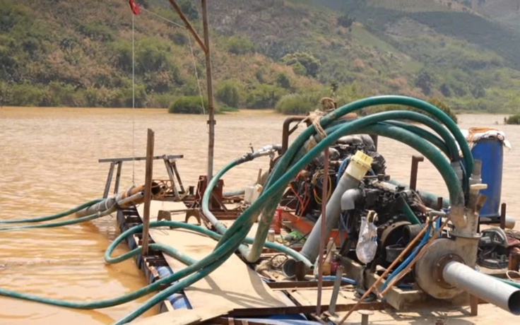 Triệt phá ổ khai thác cát trái phép ở lòng hồ thủy điện Đạ Chomo 2