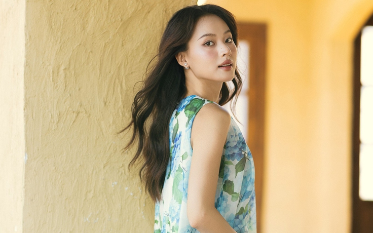 Diện váy suông tơ voan mát nhẹ, nàng tận hưởng thảnh thơi ngày nắng