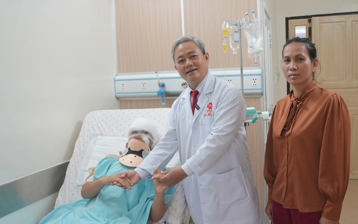 Tóc cuốn vào máy tuốt lúa, cô gái 26 tuổi nguy kịch vì sốc mất máu