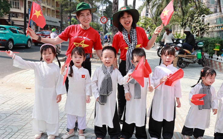 Rực rỡ cờ hoa mừng ngày 30.4, kỷ niệm 51 năm đất nước thống nhất