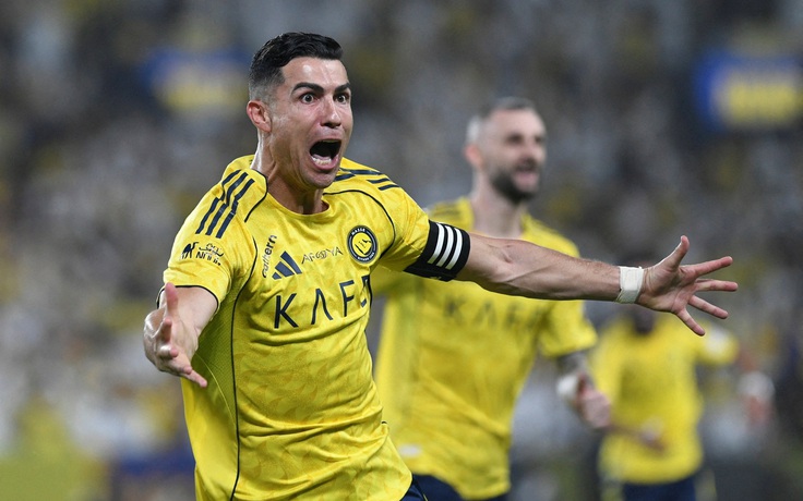 Ronaldo đáp trả cực gắt CĐV đối phương, cách chức vô địch 2 chiến thắng nữa