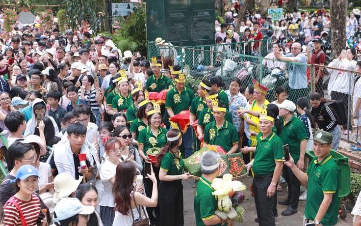Lần đầu tổ chức 'đám cưới' hươu cao cổ, Thảo Cầm Viên đông nghẹt người xem