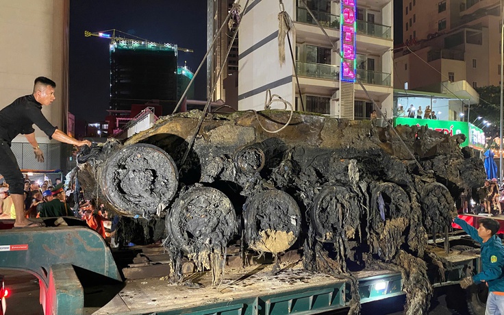 Phát hiện các mẩu xương khi trục vớt xác xe tăng tại bãi biển Quy Nhơn