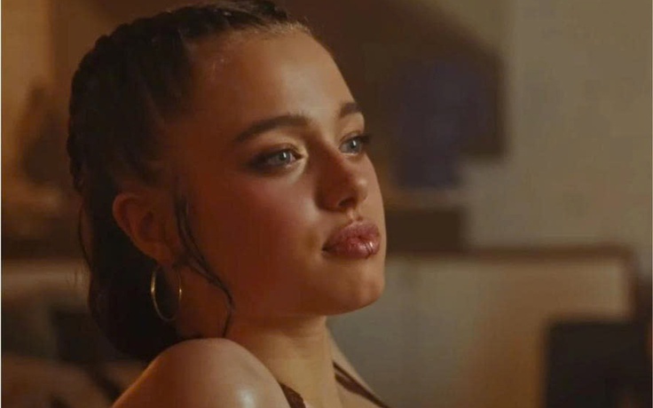 Con gái 19 tuổi của Angelina Jolie 'gây sốt' tại Hàn Quốc