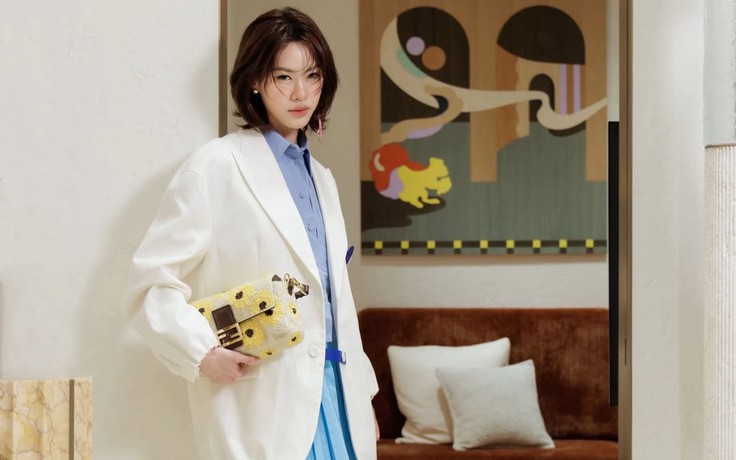 Diện chân váy xếp ly để nàng luôn cuốn hút mỗi ngày