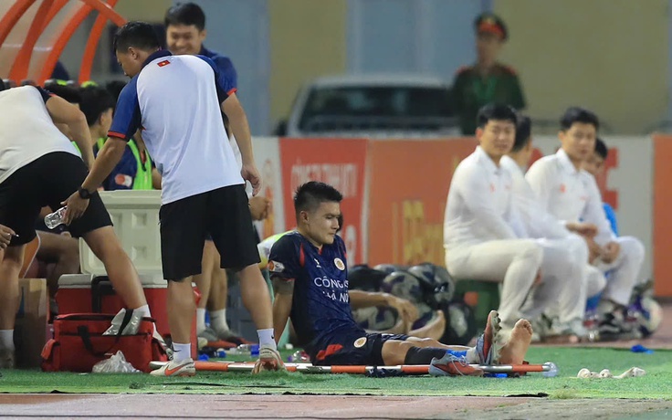 HLV Polking vẫn cẩn trọng tuyệt đối, Quang Hải bị lật cổ chân nhưng thật may là…