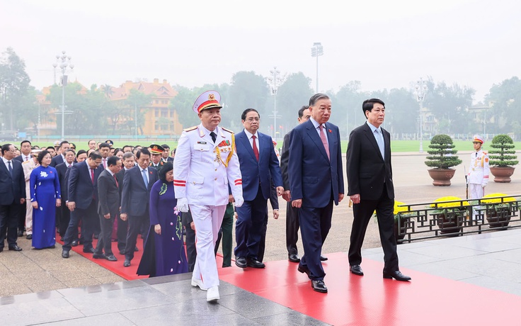 Lãnh đạo Đảng, Nhà nước, đại biểu Quốc hội vào Lăng viếng Chủ tịch Hồ Chí Minh