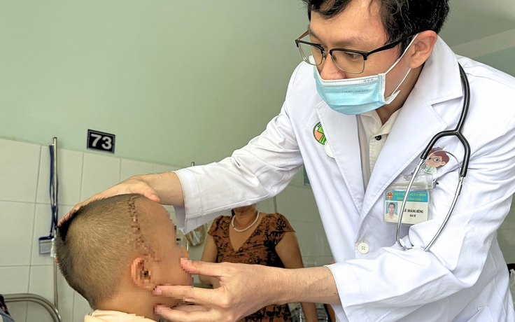 Nghịch ná bắn chim, bé trai 4 tuổi bị bi sắt găm vào sọ