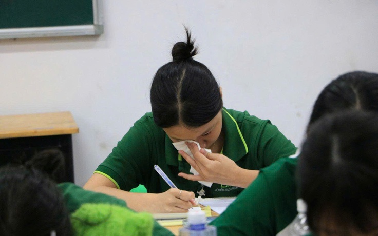 Học sinh lớp 12 rơi nước mắt vì viết thư gửi chính mình 10 năm sau