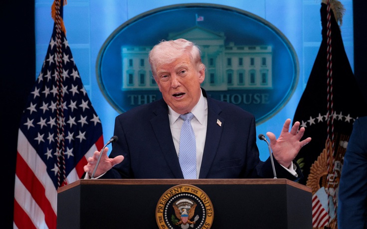 Ông Trump hoãn tấn công Iran thêm 2 tuần ngay trước giờ chót