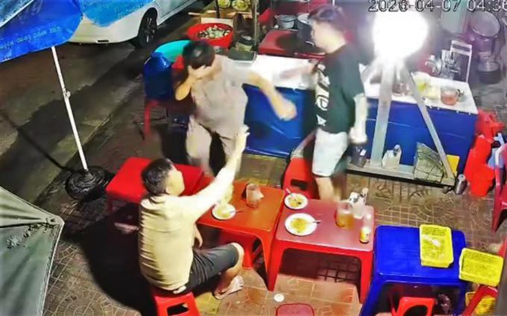 Hành hung cụ bà bán bánh bèo ở Quy Nhơn gây phẫn nộ