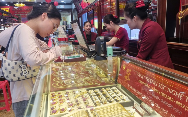 Bảo Tín Minh Châu bán tối đa 10 lượng vàng/khách, mua vào không giới hạn