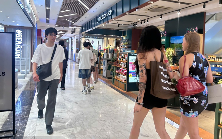 Nắng nóng chạm ngưỡng 40 độ, người trẻ rủ nhau sống về đêm