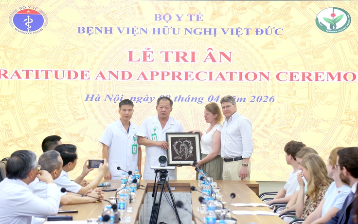 Cô gái 19 tuổi người Anh hiến tạng cứu 3 người Việt