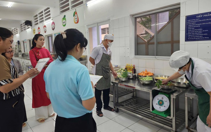 TP.HCM kiểm tra 317 cơ sở cung cấp suất ăn cho trường học