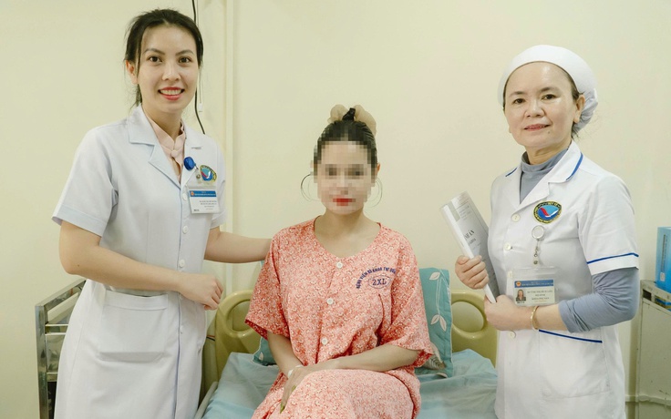 Chủ quan đau bụng kéo dài, người phụ nữ phát hiện khối u buồng trứng 14 cm