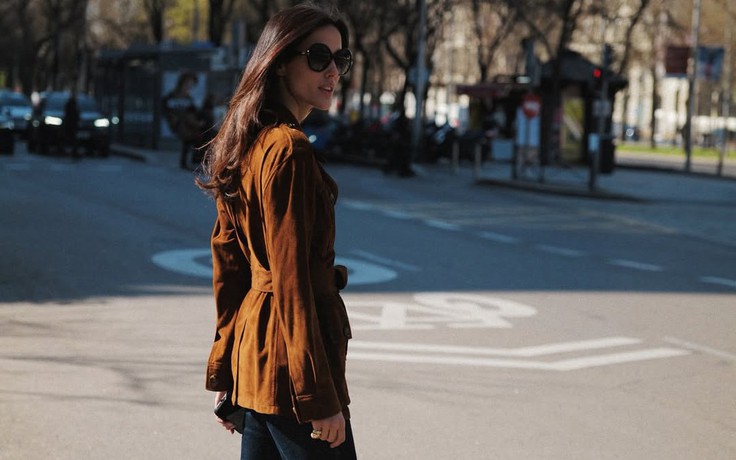 Phối blazer với quần jeans, cặp đôi thời trang tối giản hợp với mọi cô gái