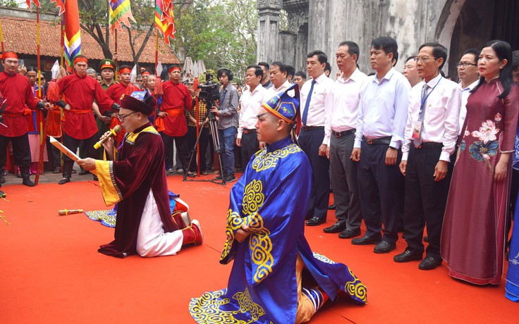 Khai hội đền Bà Triệu