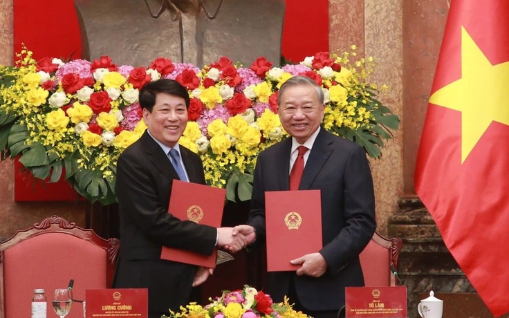 Bàn giao công tác giữa Tổng Bí thư, Chủ tịch nước Tô Lâm và nguyên Chủ tịch nước Lương Cường