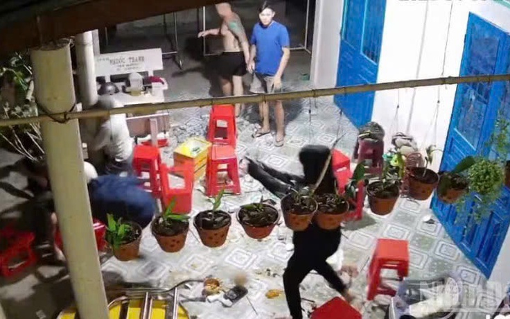 Truy bắt nhóm đối tượng xông vào nhà, bắn người đang nhậu