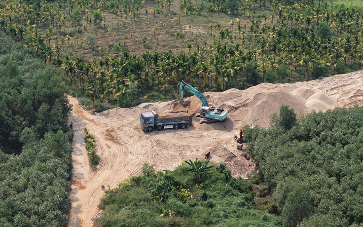 Bất thường hoạt động khai thác cát cạnh công trình thủy điện Trà Khúc 2
