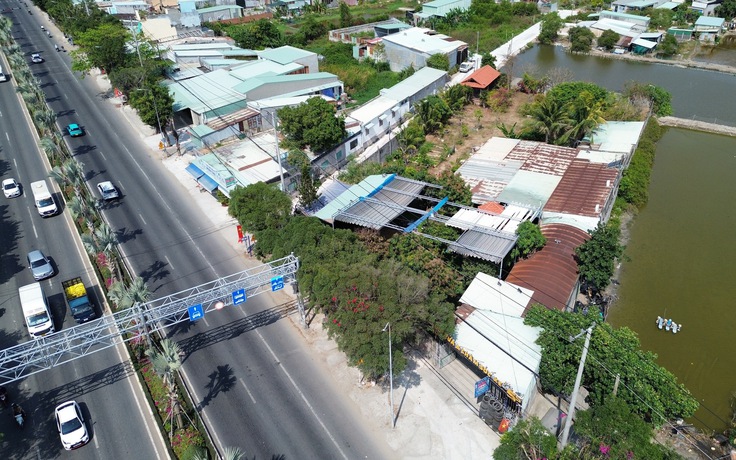 Sắp cưỡng chế, thu hồi khu đất công mua bán giấy tay giờ thành quán cà phê