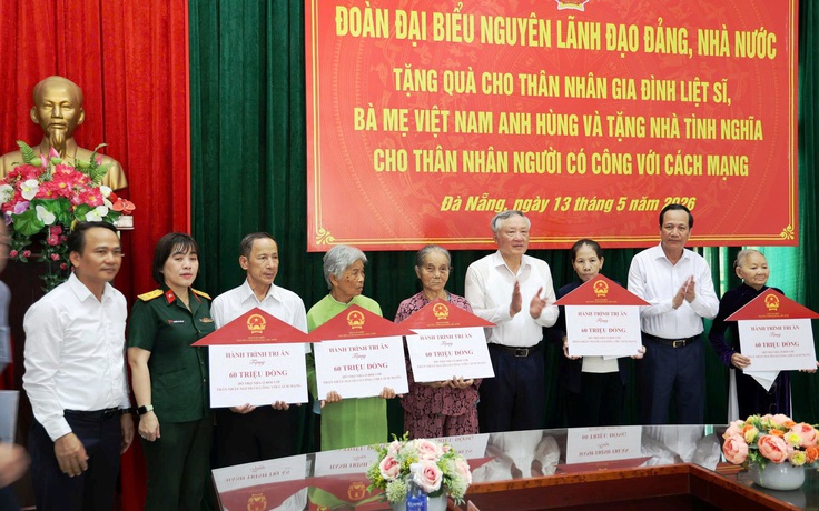 Nguyên Phó thủ tướng trao nhà tình nghĩa cho gia đình người có công ở Đà Nẵng