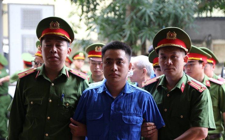 Bùi Đình Khánh hầu tòa