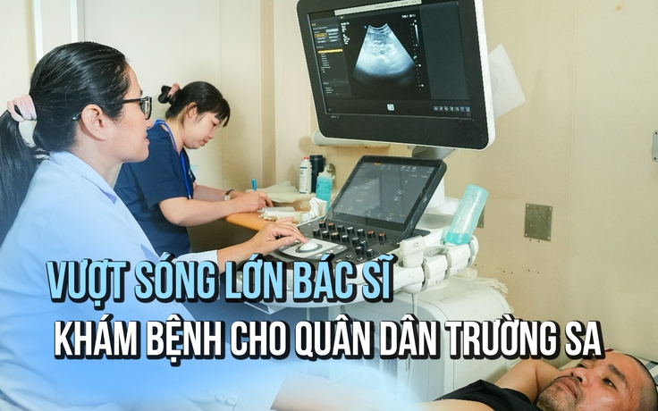 Vượt sóng lớn, 60 y bác sĩ TP.HCM khám bệnh miễn phí cho quân dân Trường Sa