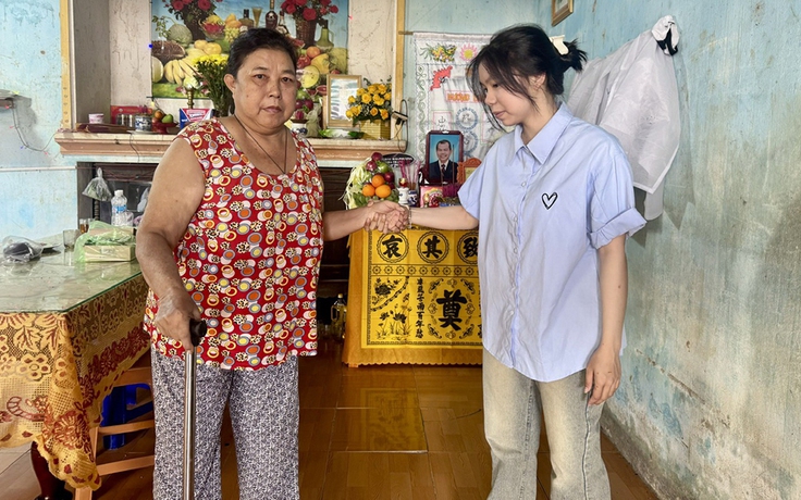 Cha mất giữa biển, nữ sinh viên có nguy cơ bỏ học