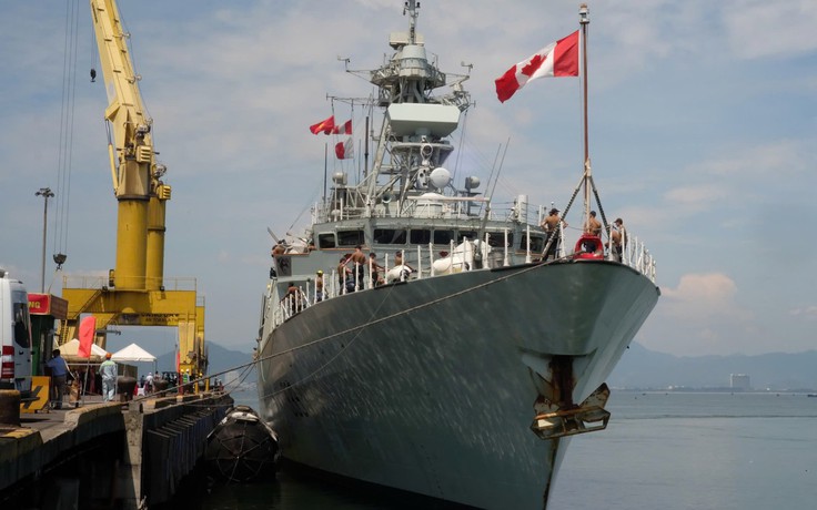 Tàu Hải quân Hoàng gia Canada cập cảng Tiên Sa, thăm hữu nghị Đà Nẵng