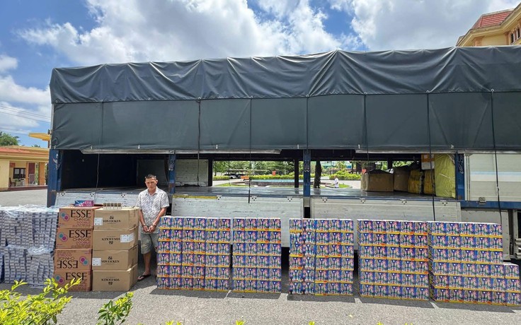 Bắt xe tải chở 260 kg pháo hoa nổ cùng hàng ngàn bao thuốc lá lậu