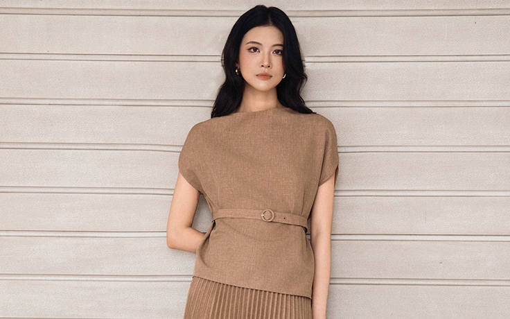 Phối đồ công sở ấn tượng hơn cùng chân váy xếp ly