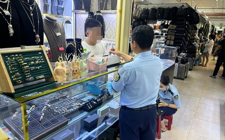 Hàng giả với chiêu trò lẩn tránh truy quét