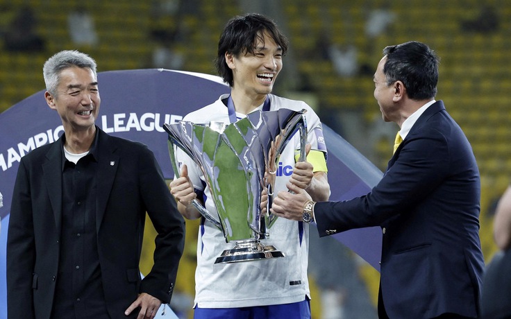 Đội Ronaldo thua sốc chung kết, nhìn Chủ tịch VFF trao cúp cho đại diện Nhật Bản