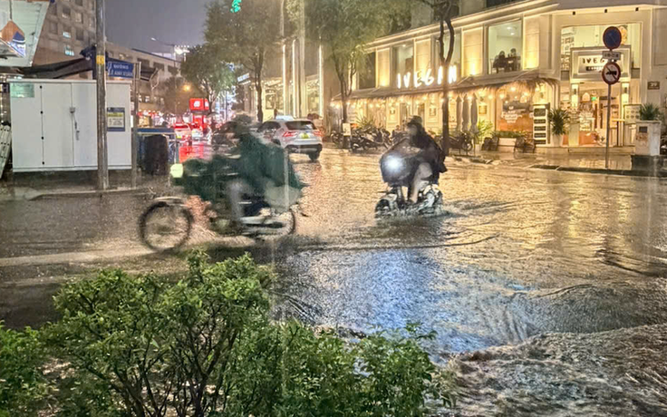 Mưa lớn giải nhiệt khu vực trung tâm TP.HCM