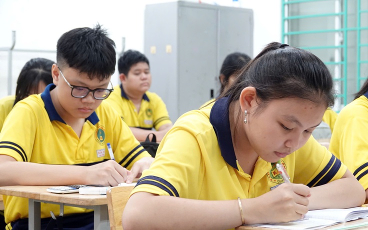 Bỏ thi lớp 10, học sinh sẽ phải học thêm nhiều hơn để có học bạ 'đẹp'?