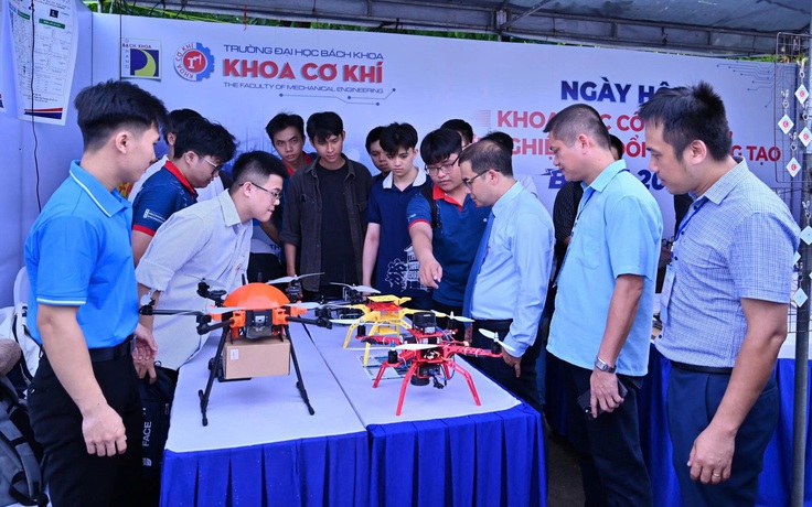 Robot thông minh 'đổ bộ' ngày hội khoa học công nghệ ở Đà Nẵng