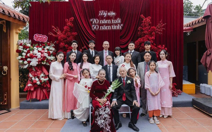 Nên duyên nhờ mai mối, cặp đôi 70 tuổi tổ chức đám cưới vàng sau nửa thế kỷ