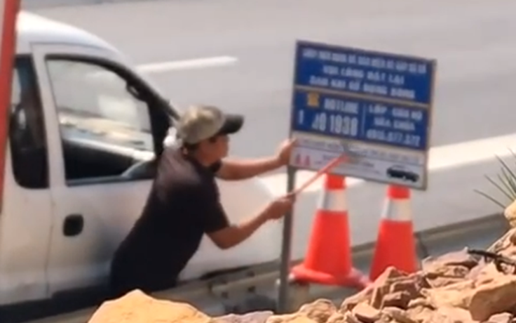 Phá hoại bảng thông tin cứu hộ trên cao tốc vì mâu thuẫn làm ăn