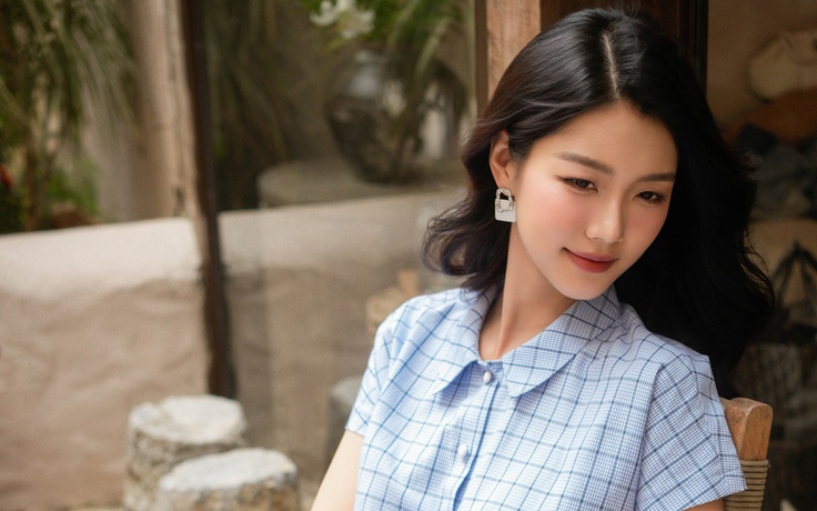Đầm sơ mi tối giản, sang trọng nhưng linh hoạt tuyệt vời