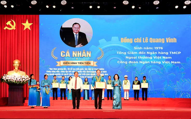 Tổng giám đốc Vietcombank vinh dự được khen thưởng với thành tích xuất sắc