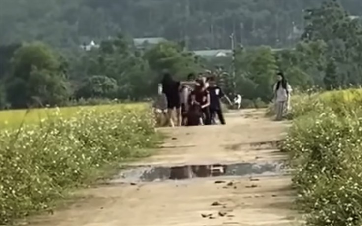 Nghệ An: Nữ sinh lớp 8 bị bạn đánh hội đồng đến trọng thương