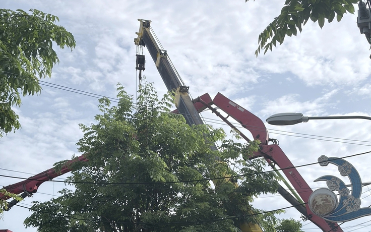 Cần bơm bê tông bị gãy va trúng 3 người, 1 thợ xây tử vong