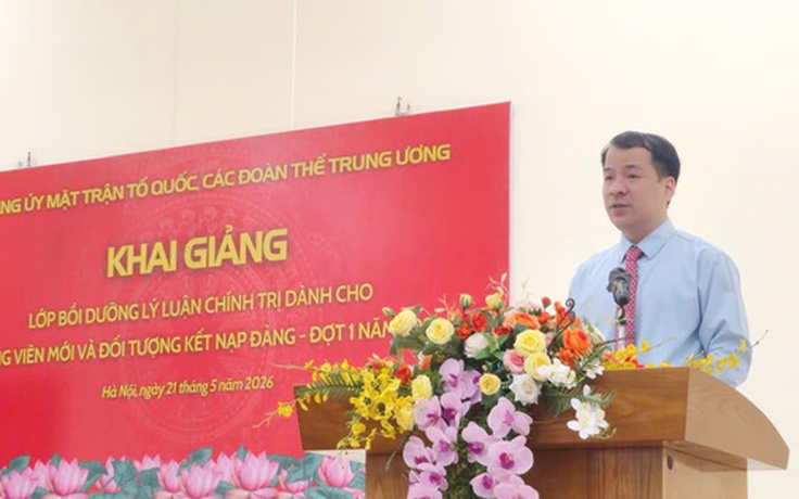 Khai giảng lớp bồi dưỡng lý luận chính trị dành cho đảng viên mới