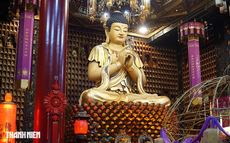 Chùa trong hẻm ở TP.HCM: Ngôi chùa 5 tầng giữa khu phố người Hoa