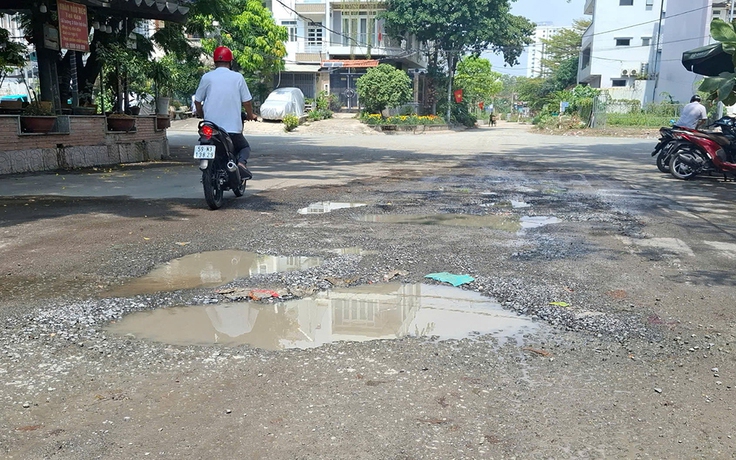 Đường xuống cấp, đi lại khó khăn