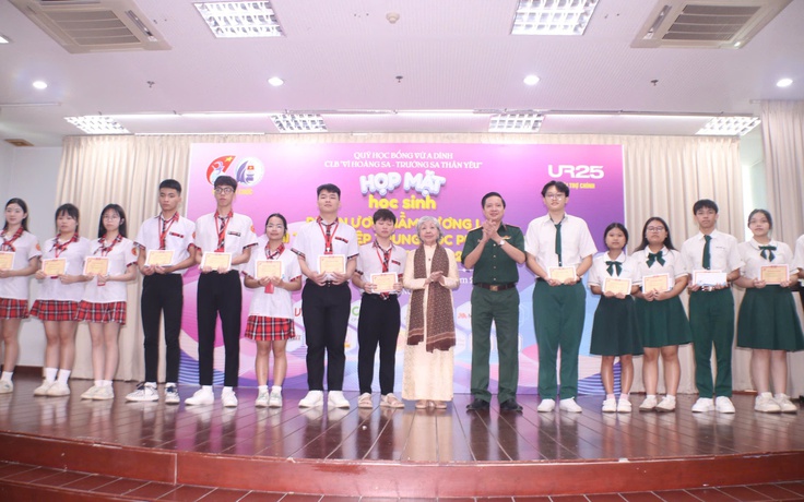 Con mong sau này trở thành cô giáo để giúp các em nhỏ trên đảo Lý Sơn