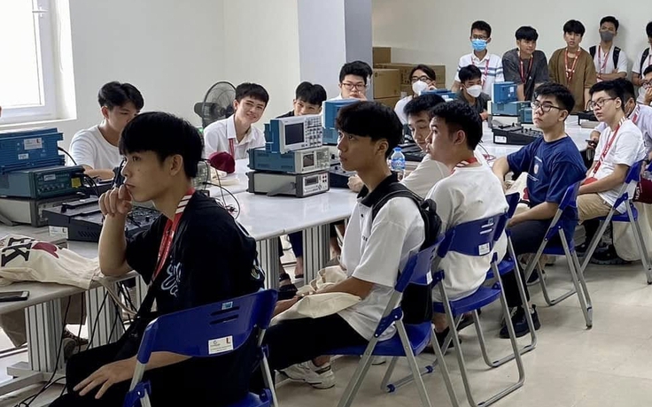 Nhiều đối tượng tuyển sinh từ năm 2025 được cấp học bổng 3,7 - 8,4 triệu/tháng